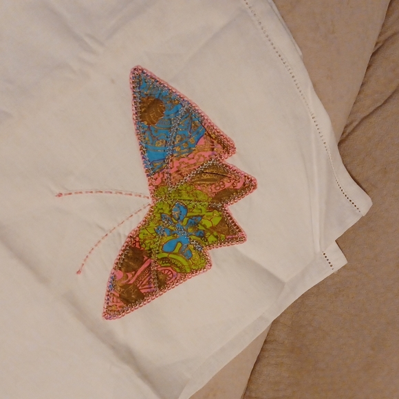 Table Linen - Picture 2 of 3